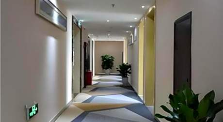 City Comfort Inn Chongqing Lianglukou Metro Station