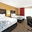 La Quinta Inn & Suites by Wyndham Clearwater Central