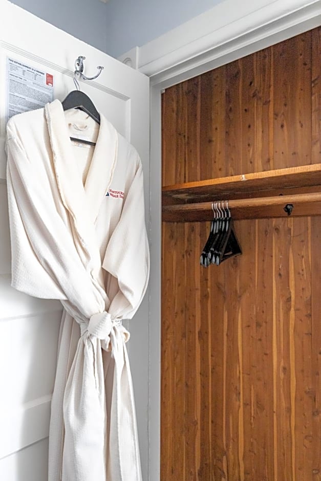 Nantucket Whale Inn, Half Moon Bay