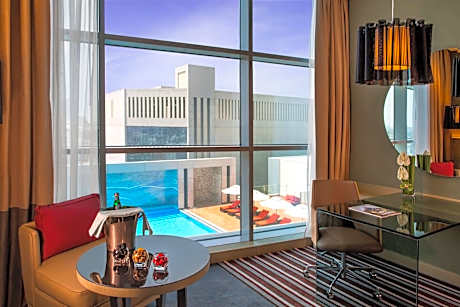 One Bedroom Suite with Lounge Access