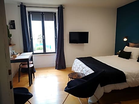 Deluxe Double Room with Shower