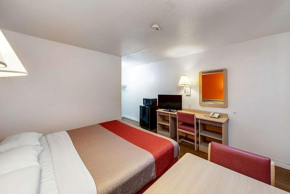 Motel 6-Greenville, TX