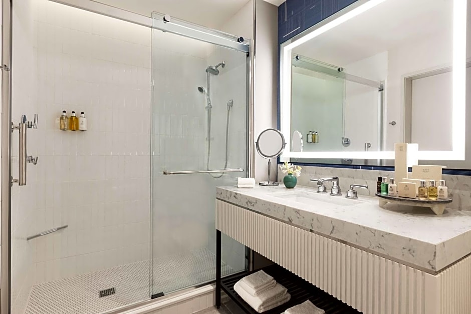 106 Jefferson Huntsville, Curio Collection by Hilton
