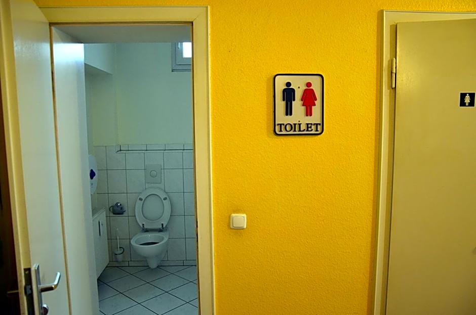 Backpackers Düsseldorf - SELF CHECK-IN