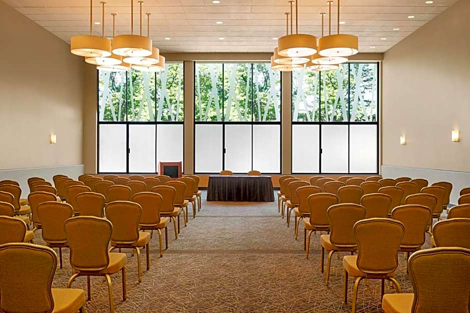 Holiday Inn Boston - Cambridge Area by IHG 