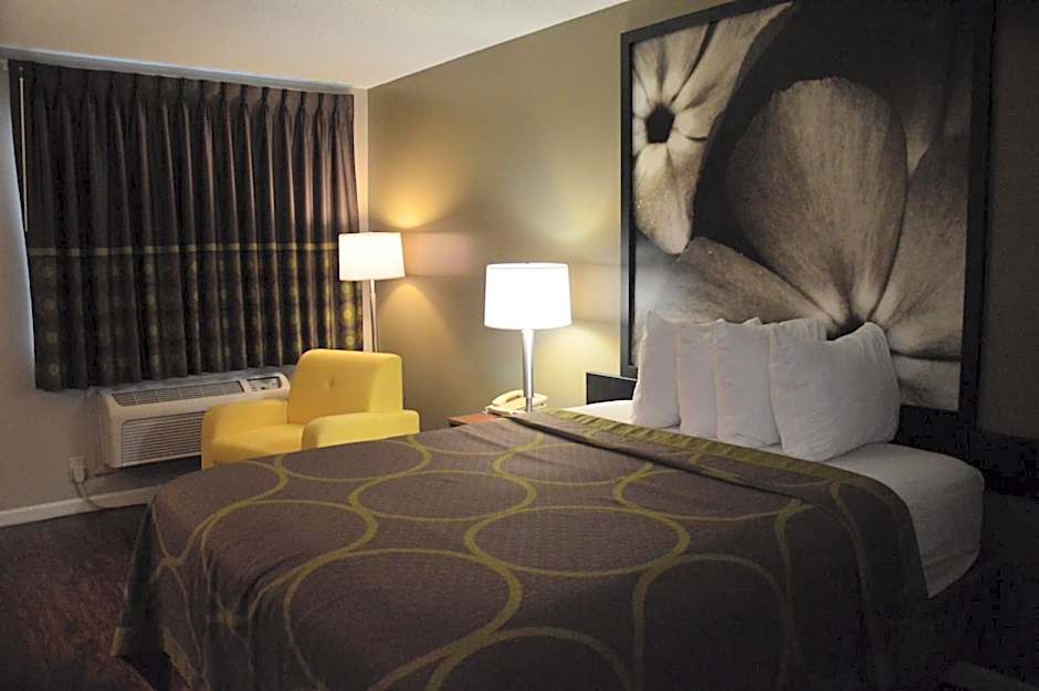 Super 8 by Wyndham Madison