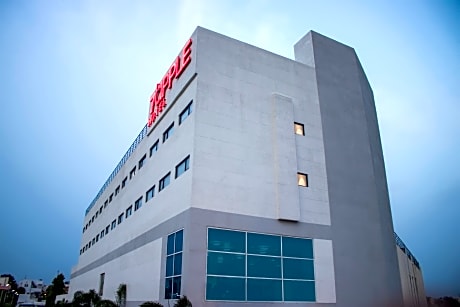 7 Apple Hotel,  Aurangabad