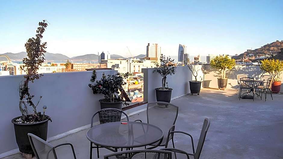 Backpackers In Yeosu