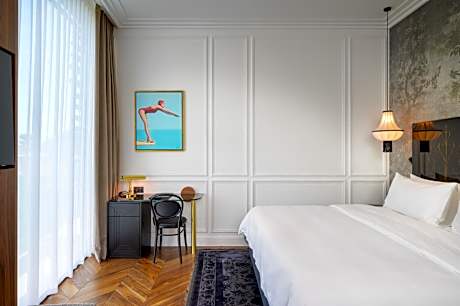 Superior King Room with Castle View