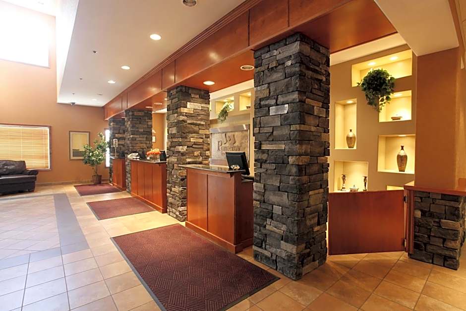 Pomeroy Inn and Suites Chetwynd