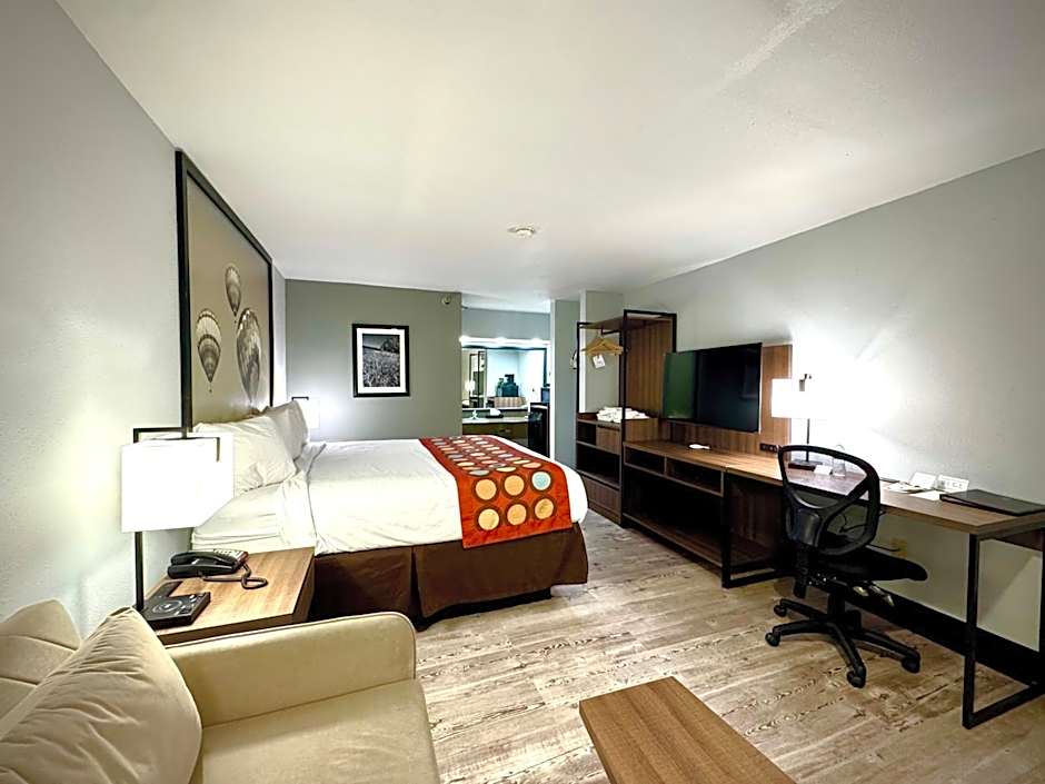 Super 8 by Wyndham Clovis