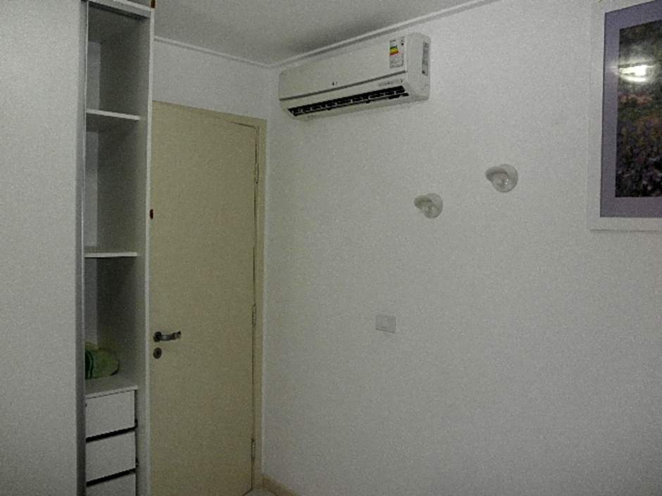 NA BEIRA MAR DE PAJUCARA - EDIFICO NEO 2- APARTAMENTO COM 02 QUARTOS - POSSUI VARANDA- VISTA LATERAL DO MAR- AVENIDA DOUTOR ANTONIO GOUVEIA 1081- CONSUMO ELETRICO É PAGO No CKECK-OUT 1KWH É 1,35 REIAS -TEM TELA DE PROTEÇÃO-