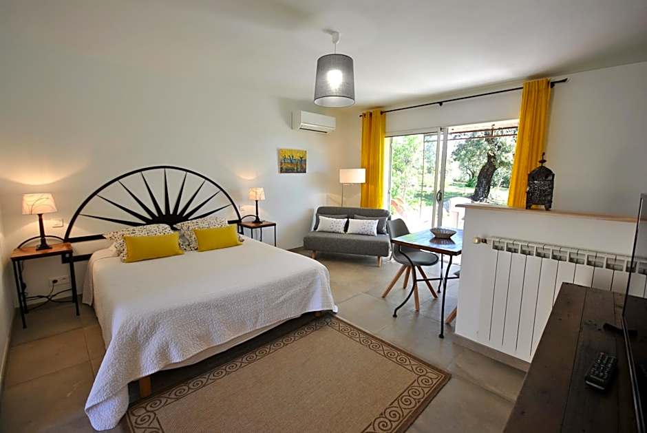 Zdjęcie 1 z 9 — Double Room with Private Bathroom