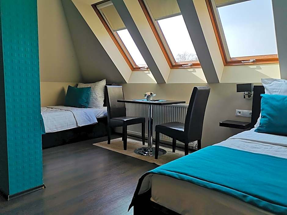 Parton Hotel & Bowling