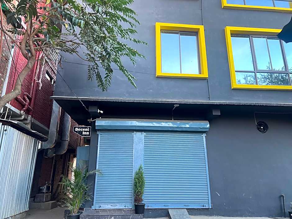 OYO Decent Inn