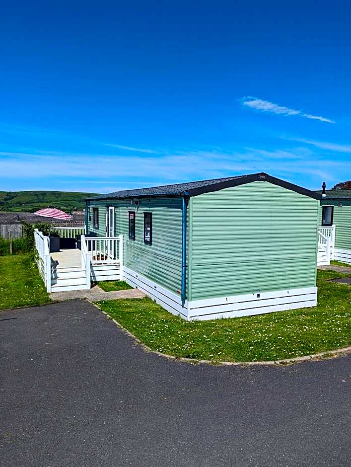 LOVELY BRIGHT MODERN CARAVAN SWANAGE on PEACEFUL AND TRANQUIL HOLIDAY PARK