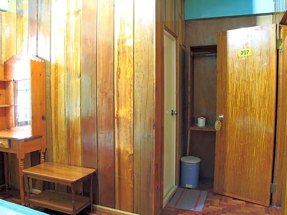 Uyami's Green View Lodge