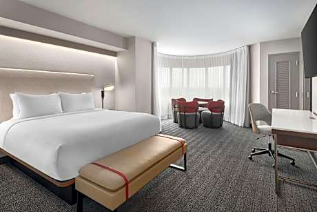 Executive Suite, 1 King, Sofa bed