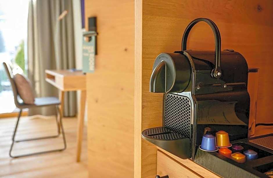 Wellness und Brunch Hotel MorgenZeit beheizter Naturpool mit Sandstrand Genuss Frühstück bis 13 Uhr Hochkönig Sommercard