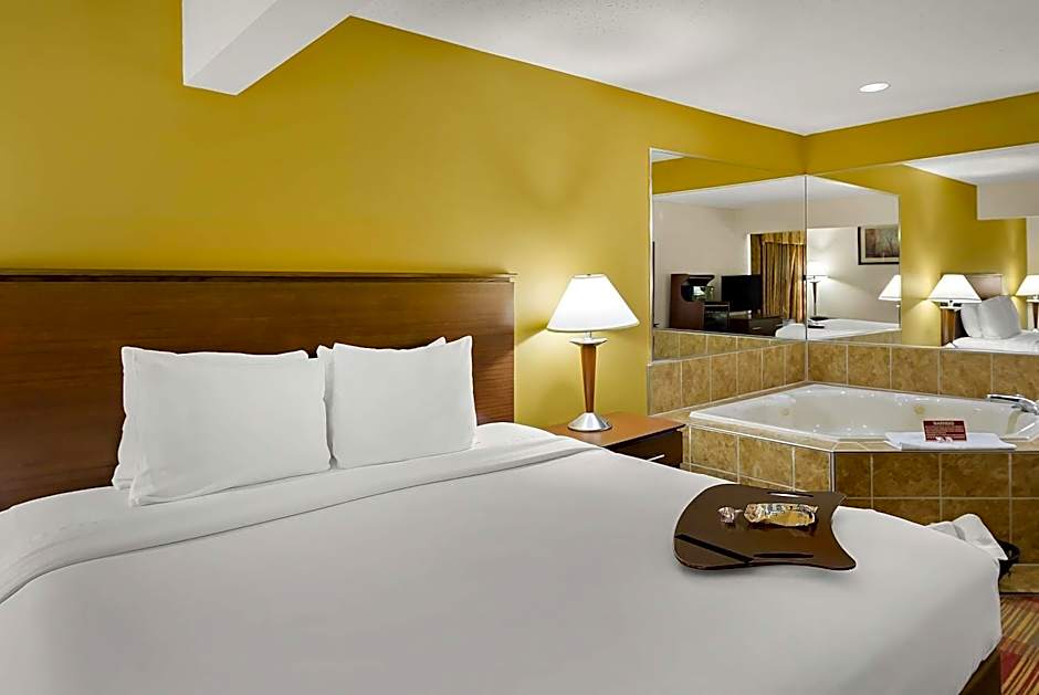 Best Western Lakewood Inn