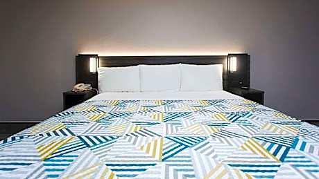 King Room with Roll-in Shower - Disability Access - Non-Smoking