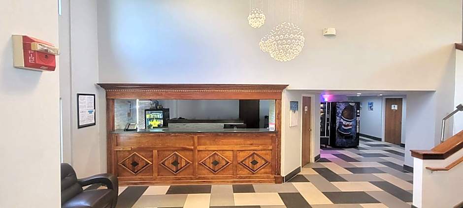 The Royal Inn & Suites