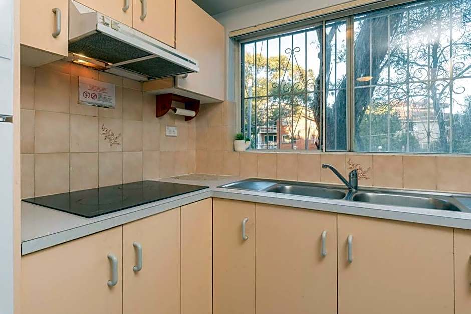 Cozy Double Room - Central Spot - Shared Bathroom