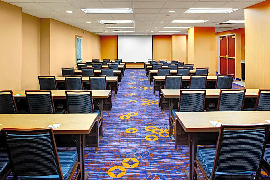 Courtyard by Marriott Columbus Downtown