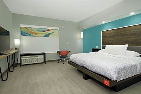 1 KING HEARING ACCESSIBLE ROOM W/RI SHOWER