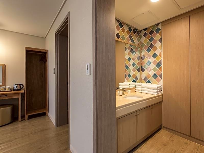Elin Hotel