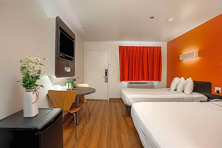 Motel 6-Temecula, CA - Historic Old Town