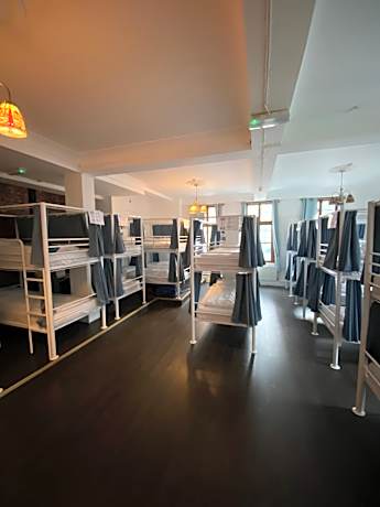 Bed in 26-Bed Mixed Dormitory Room