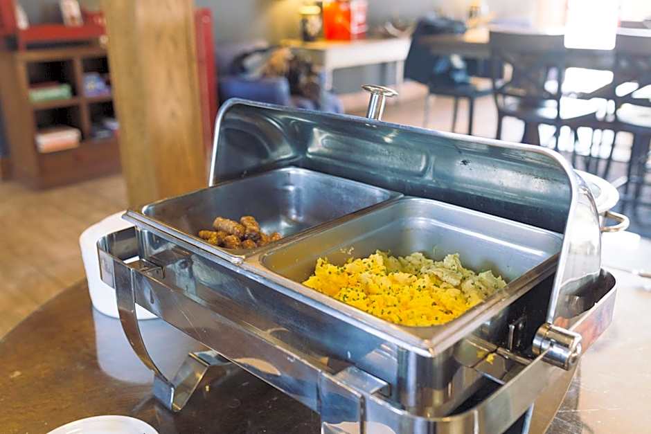 Wildwood Lodge & Suites