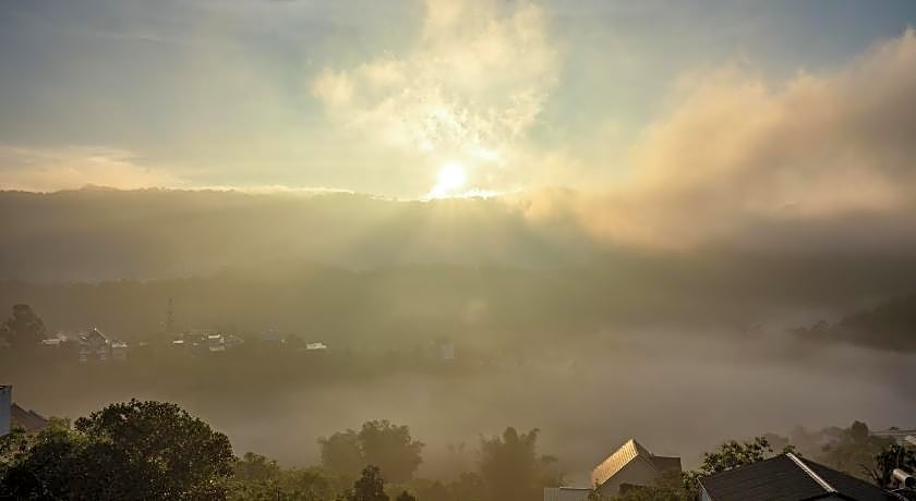 Dalat De Charme Village