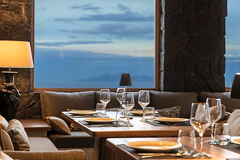 NĒRO Boutique Hotel