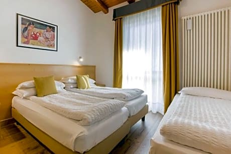 Triple Room with Balcony