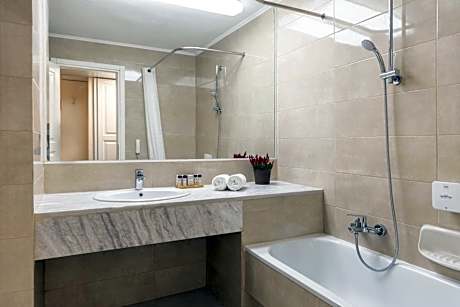 2 Twin Rooms with Interconnecting Door