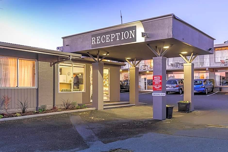 Twin Peaks Lakeside Inn