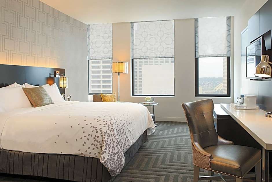 Renaissance by Marriott Cincinnati Downtown Hotel