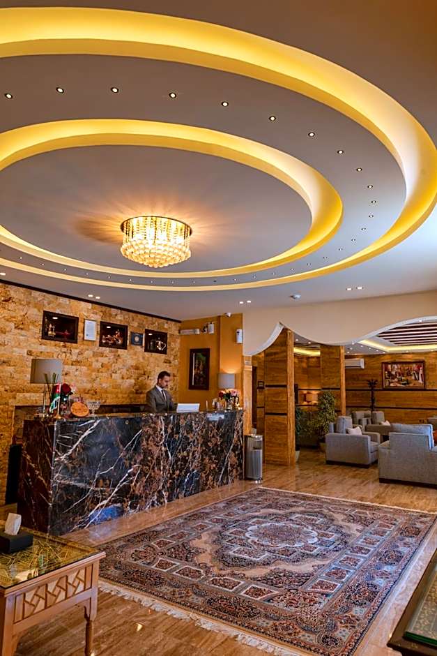 Town Season Hotel