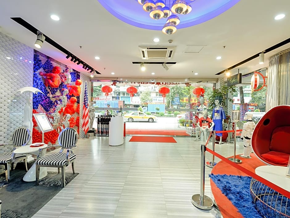 Planet Hotel