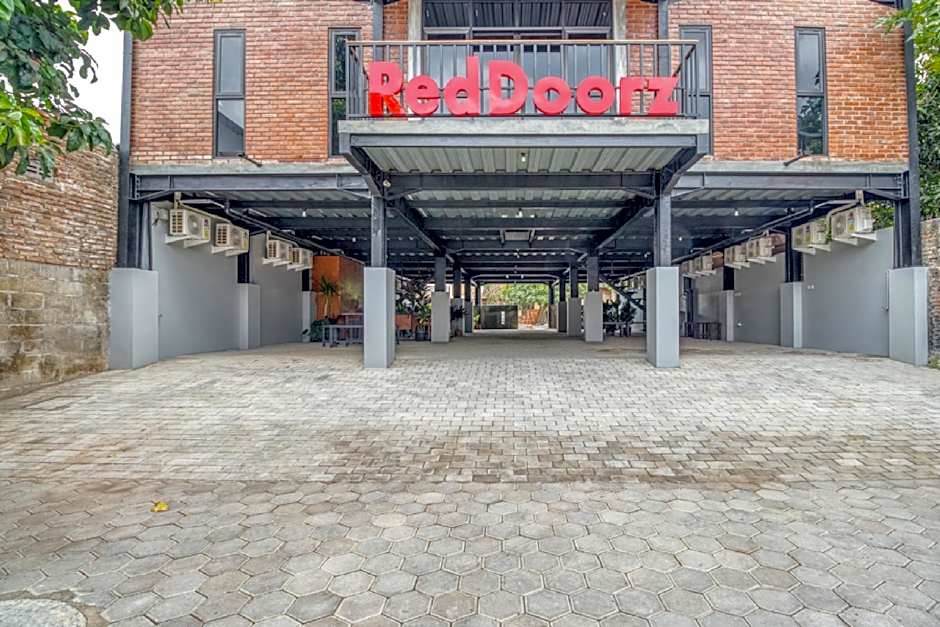 RedDoorz Syariah @ Babadan Baru Jakal
