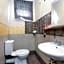 OYO 210 Hotel Five 2