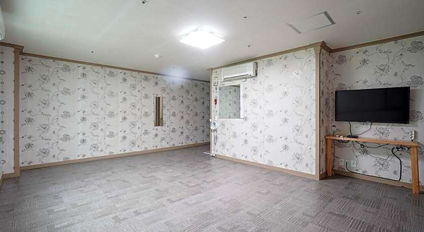 Sungbochon Youth Hostel