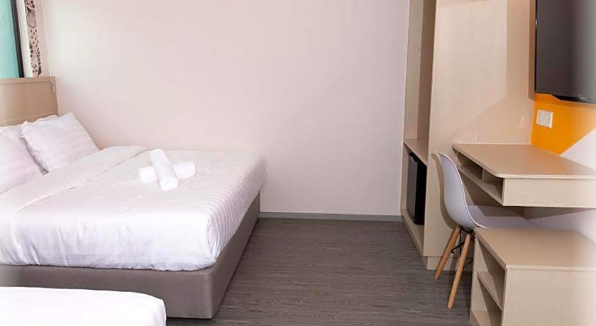 THE CROWN HOTEL @ KLIA 