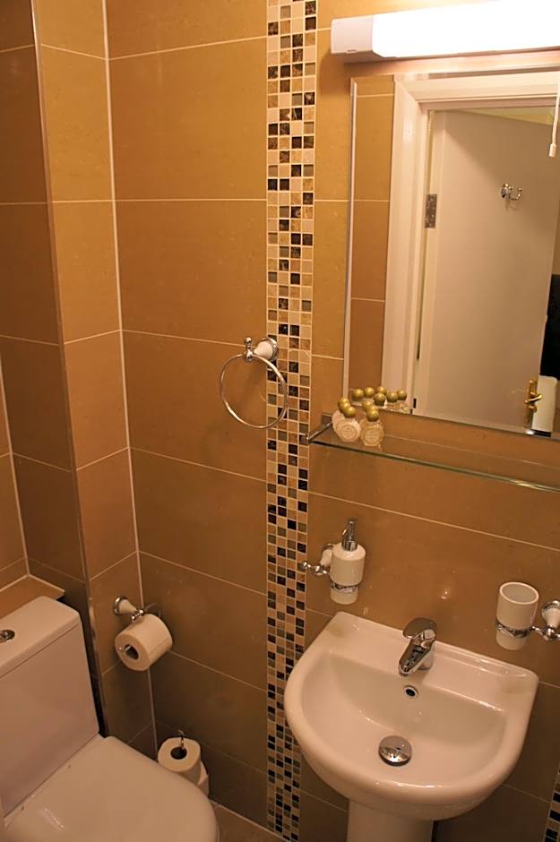 Sapphire Hotel London