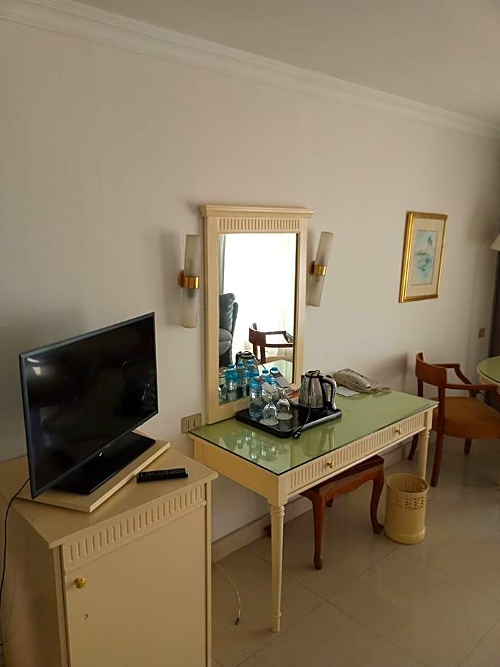 Cairo Pyramids Hotel