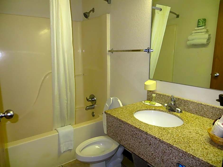 Super 8 by Wyndham Waco University Area