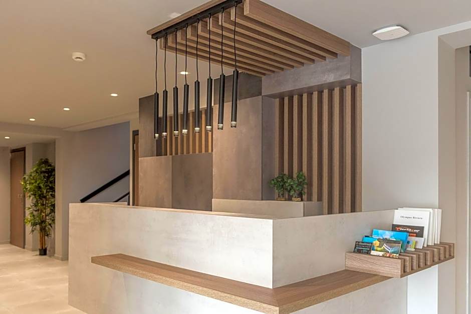 Elizabeth Queen Luxuxy Rooms