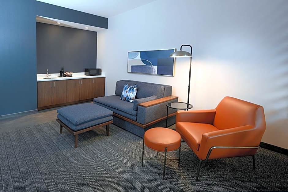 Courtyard by Marriott Charlotte Waverly